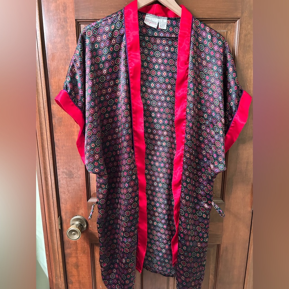 BODY DRAMA VTG 80s Red and Black Patterned Kimono Robe. Size L